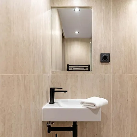 Lejlighed Renovated With Mezzanine In Le Marais Paris