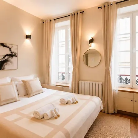 Renovated With Mezzanine In Le Marais Lejlighed Paris