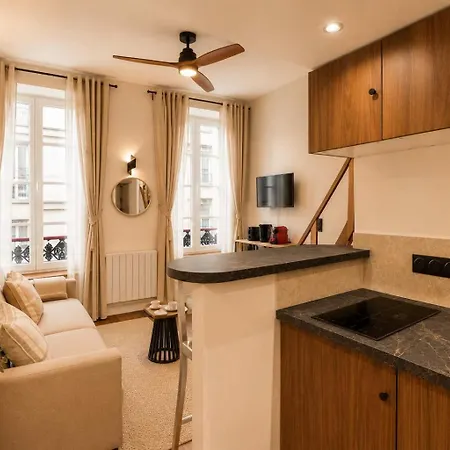 Renovated With Mezzanine In Le Marais Lejlighed